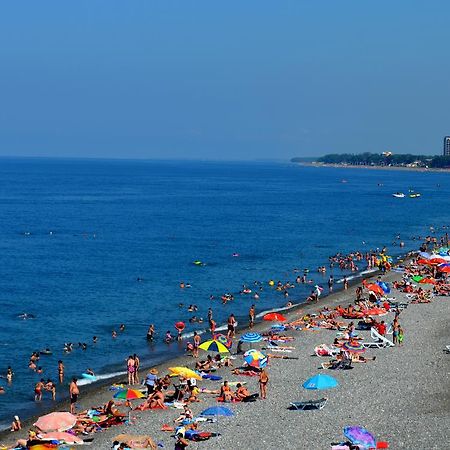 Julia Guest House Kobuleti Bagian luar foto